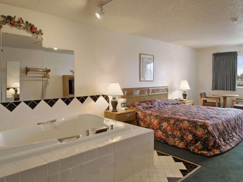 47C7E0442EF2F9EB119D5B84595C1EB4