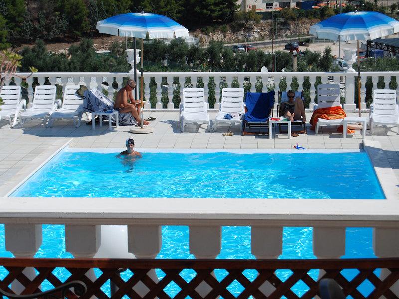 3D32F37767B4FB85527A9B1A6BBC628F