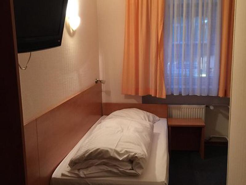 7F0A00FB4CCA8A08F18F65783510585B