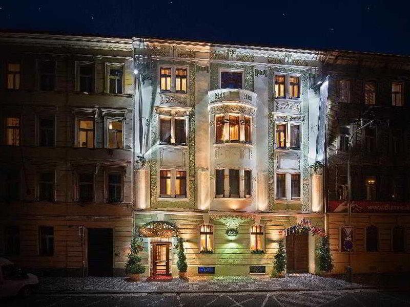 AEE9299BA21AEF64CA116BC83E314695