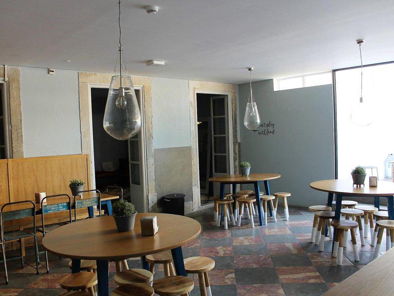 0E3C9565F908DCAD5A7309E045CA8AE4