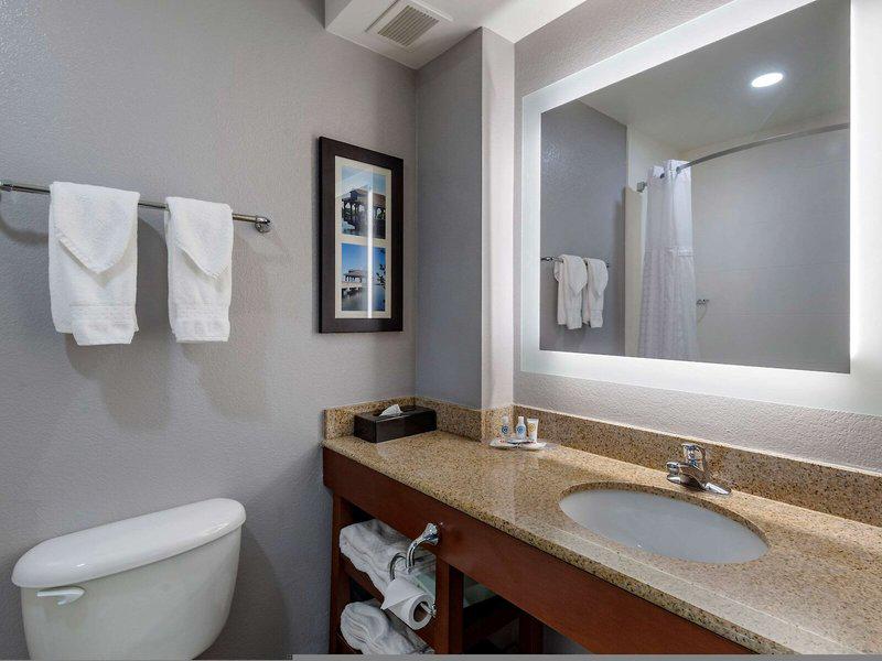 2522DF06B8B1378E5E4709773E4D38B1