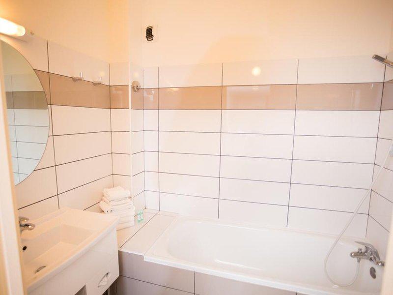 58953D4B01385A9F7B7E1DB31952573F