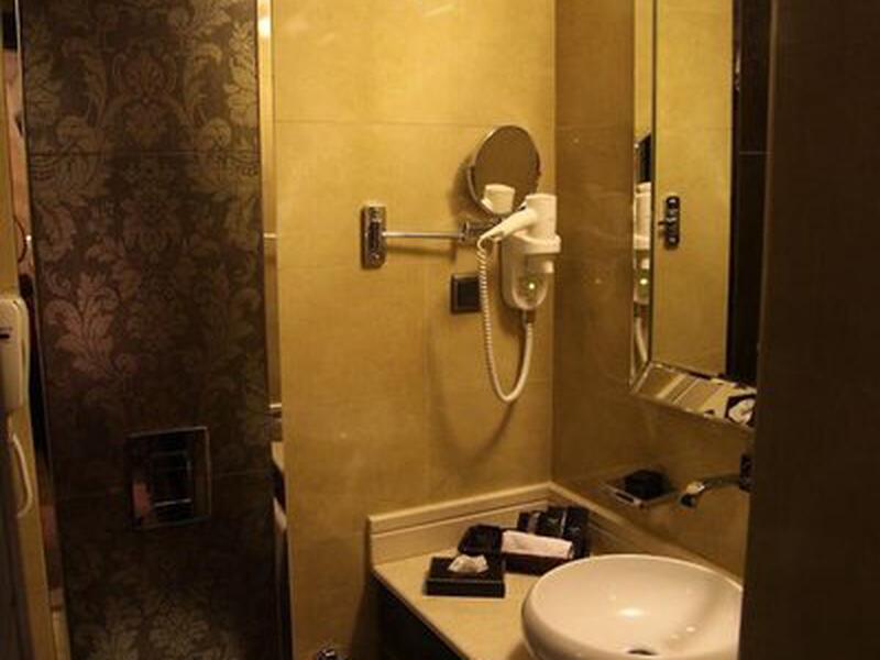 CDB27CE002085FA2FB9B837203BAA4E9