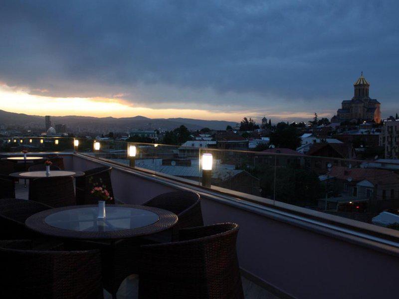 052A360848903EEDCA0C484349D38173