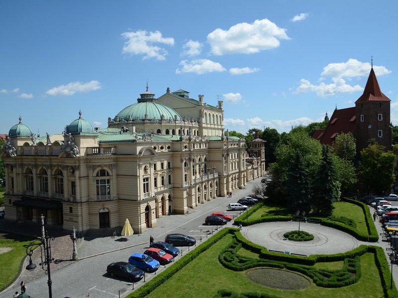 41921A6127117FBC9F7BFECE66040DD2