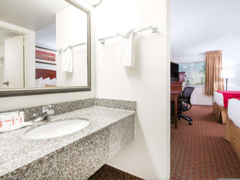 D40F833A72B8C4AE3409CEABBF18CEE2