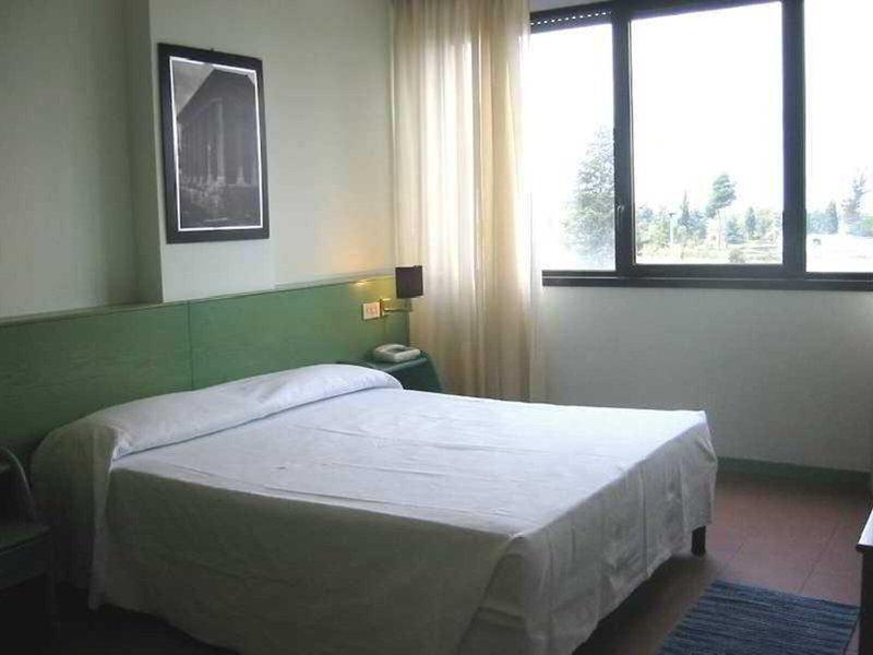 EC9F29AB01CBB62CBF9CA701D1E0B4F8