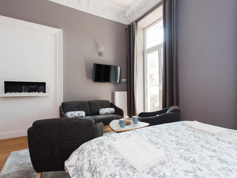 849E643F03A8D4CF3B1CE456B8D9A381