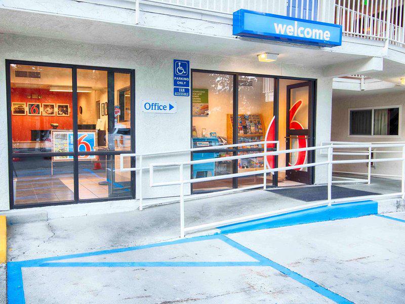 C3B78A71090A89165D694BA617D5FBB9