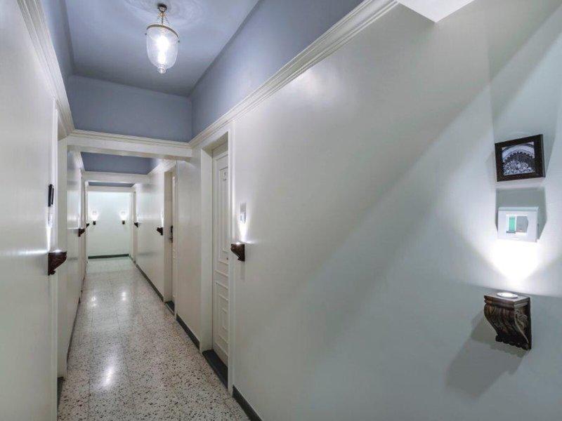 819491F8B6A0B95DEC8DCFF5CCB90184