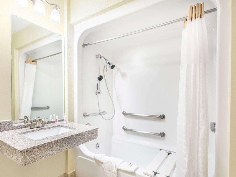 9D8AE2DC05364250D5662B2B1A51F0F9