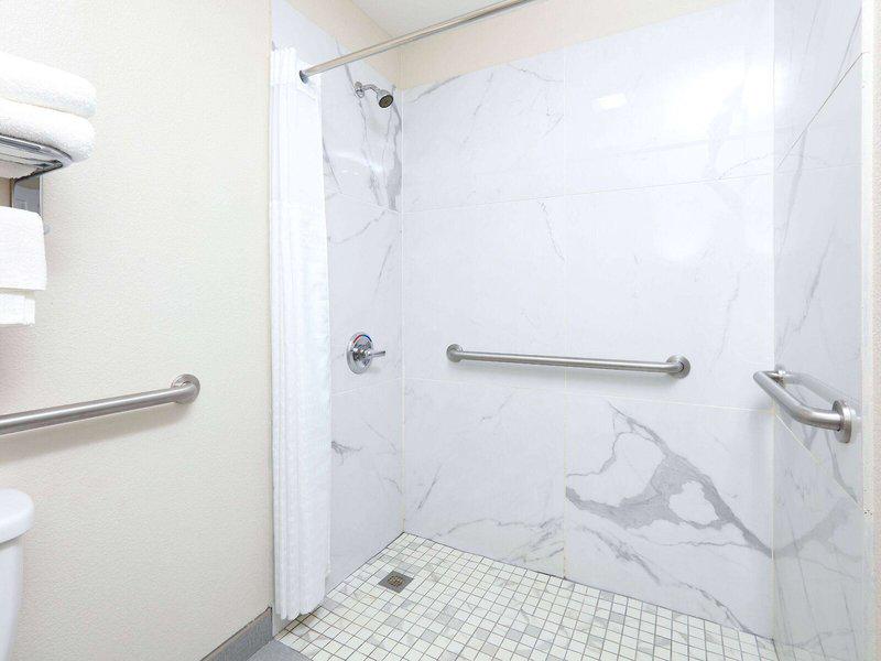 7C5D2C2070487142AAA6787224421ABD