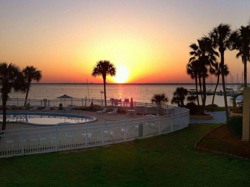 BF04C3D7E1496F3BDAFBE4AEC64156B1