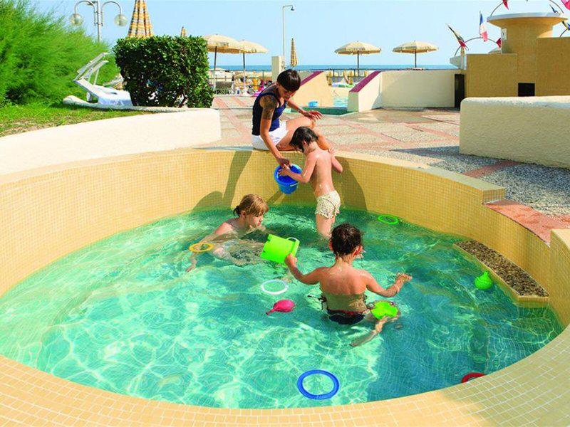 CE6095327F974AB379E1FDDF6F887164