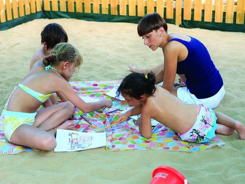 5E15B8B8AECA0F7E8E627A503D0295A3