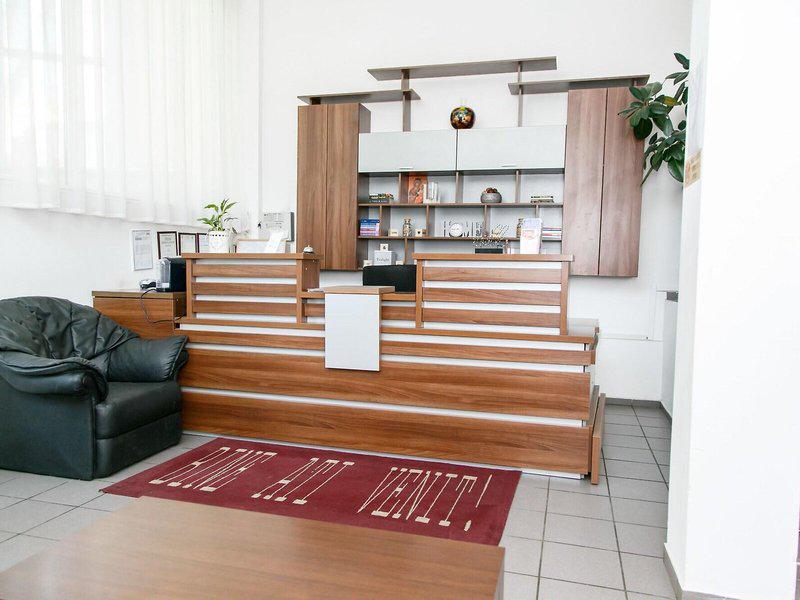 51B736015B07698E8B01CD1F9E55BCFA