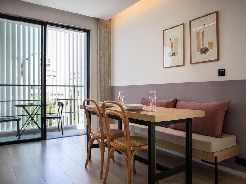 0E2B7709D647837B7B782B4987237A10