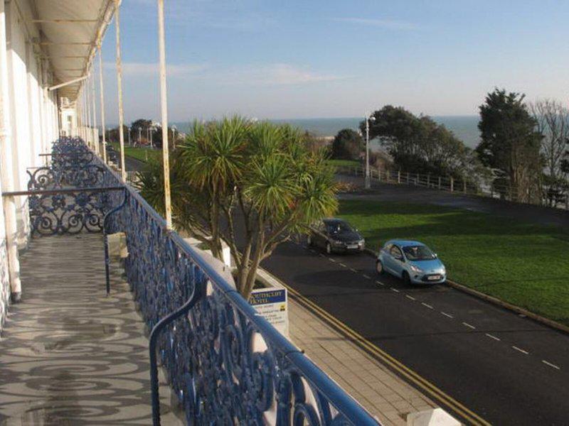 FA4B8F9AB2472D9E1B0F6EDDD7231F10