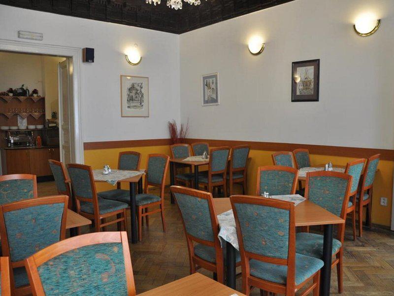 5E90E925CBB4B8F0A6B5BBB335593487