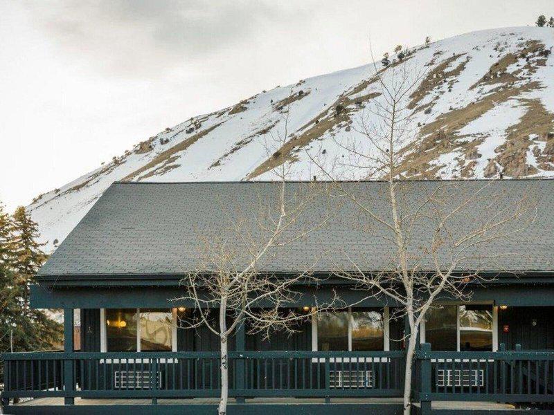 F0B6C02D660E2B63A757BAA3C42A3546