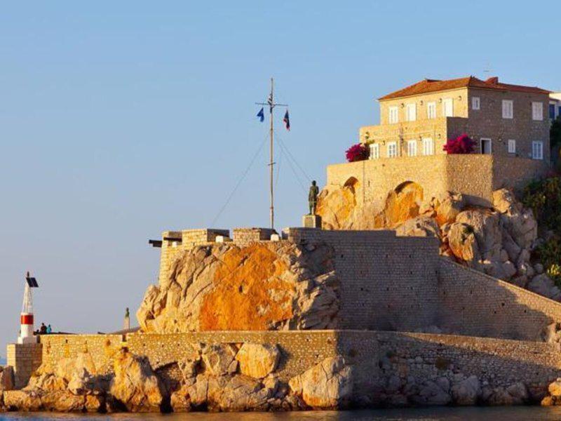 F6EC505BC847DE40482EF4E6639D3B30