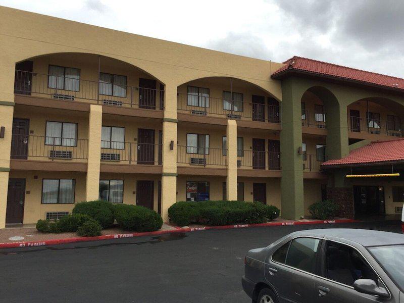 048A2E8C2F5546F0BF9AD7D140B3D4F9