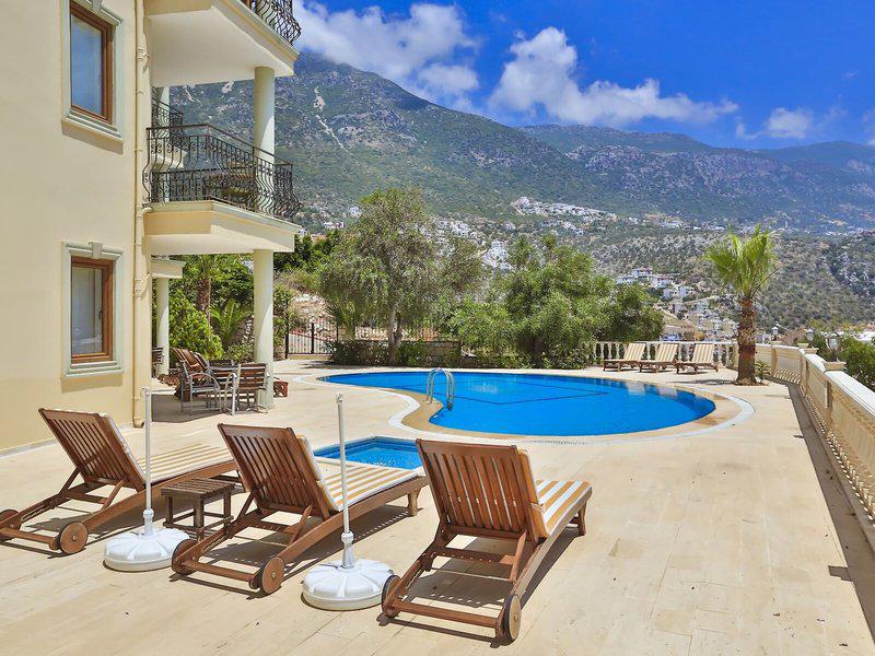 A2082BBA015C8C7630FF7932078D0E3E