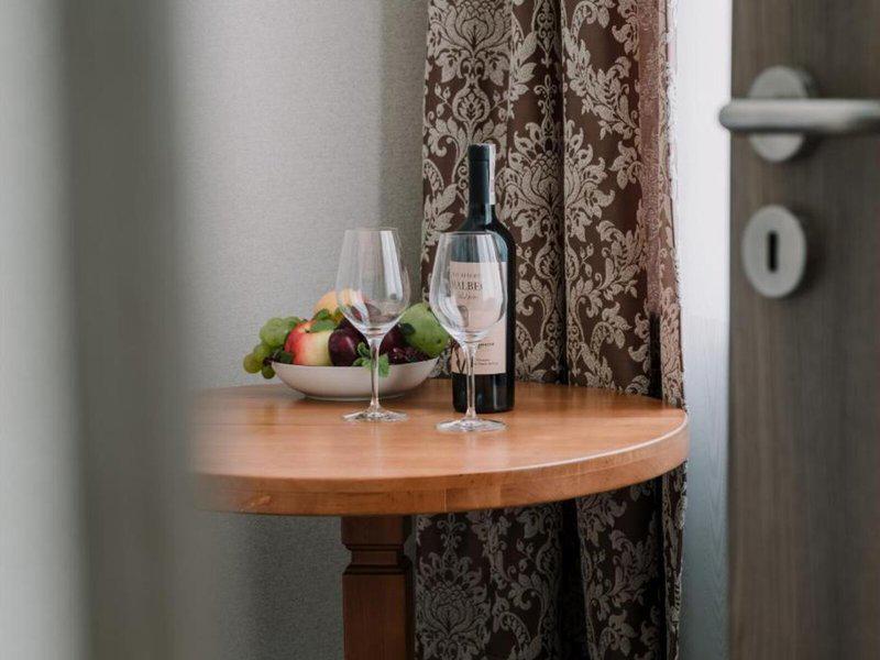 9CE803E7C5DBCF9EF18074AE192416CB