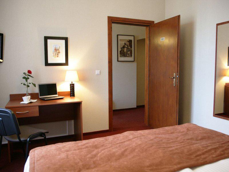 64E313082943B5DA8325ADBA902EAC4C