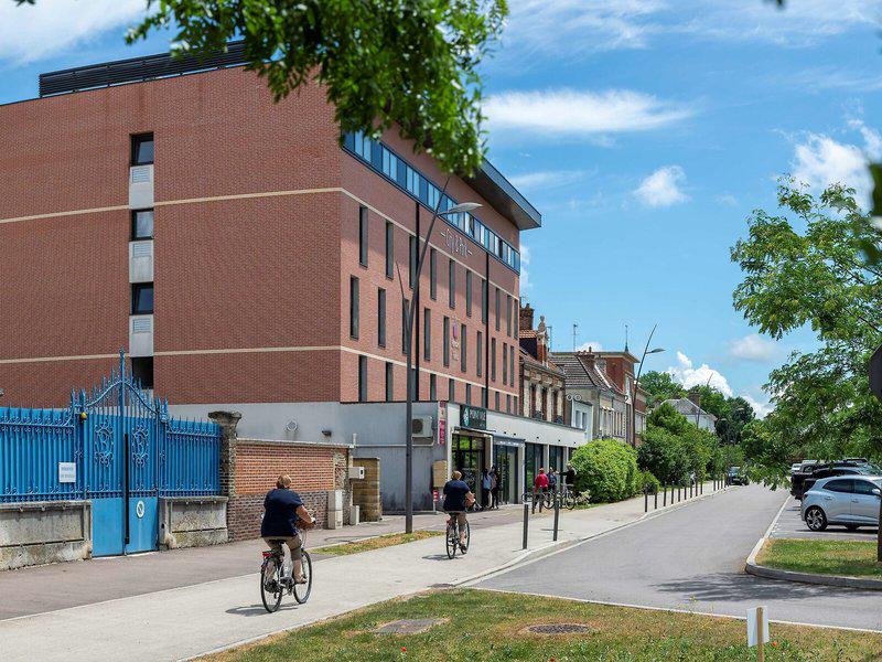 FD502AA2B7B7DA9622884B80493064BE