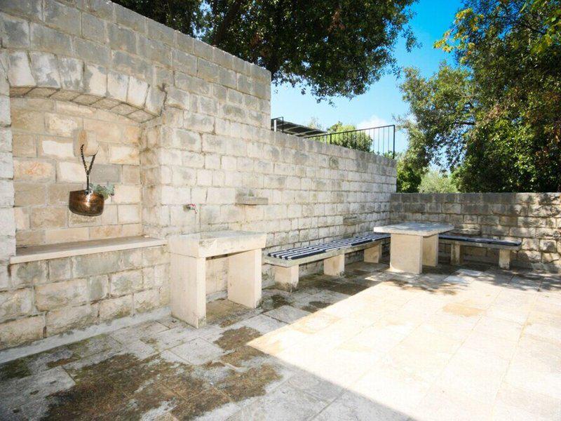 7C6A729B3FB4E81B59915A09D7490B5A