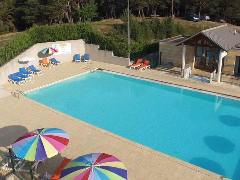 2CE3F80C2A8737E1343DD8F83F1F9A1A