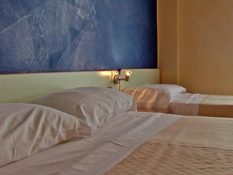 1570BB0F0314A78175FF381E9859BF82