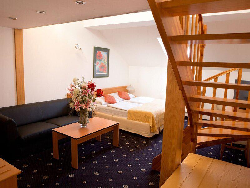 CACECDEC2733C445FEAF7CABE25A71B2