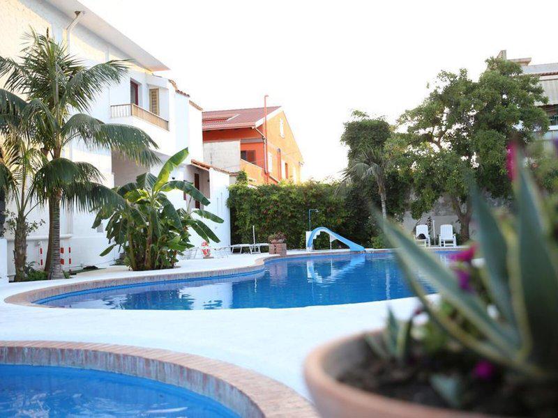 C58B956EBAB6FF1FB8BD88928519E403