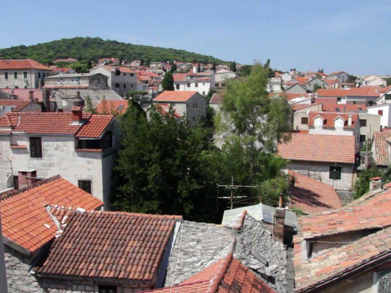 FB7A2F5F56A90338F333A63C6E5F3D34