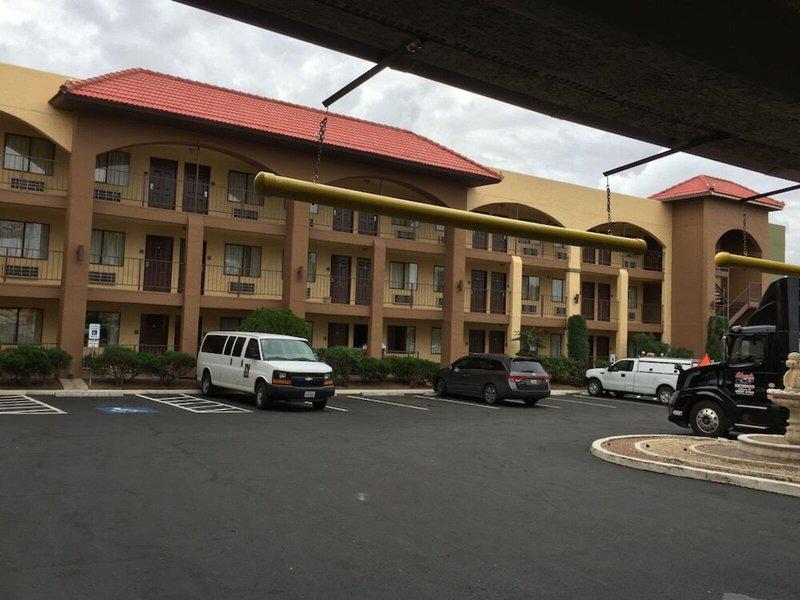 CD2E98340A7EF32A4F2902E32A9A5B41