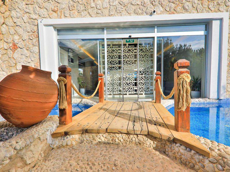 F2A46662EB85E015980B14A4C167AE2A