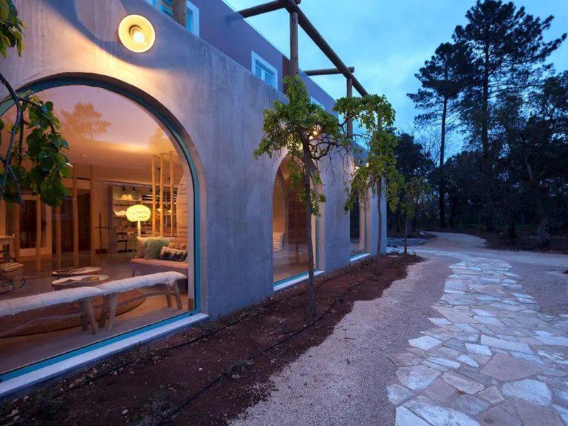 FB7C012A89658DB074E8035BC68DD2FA