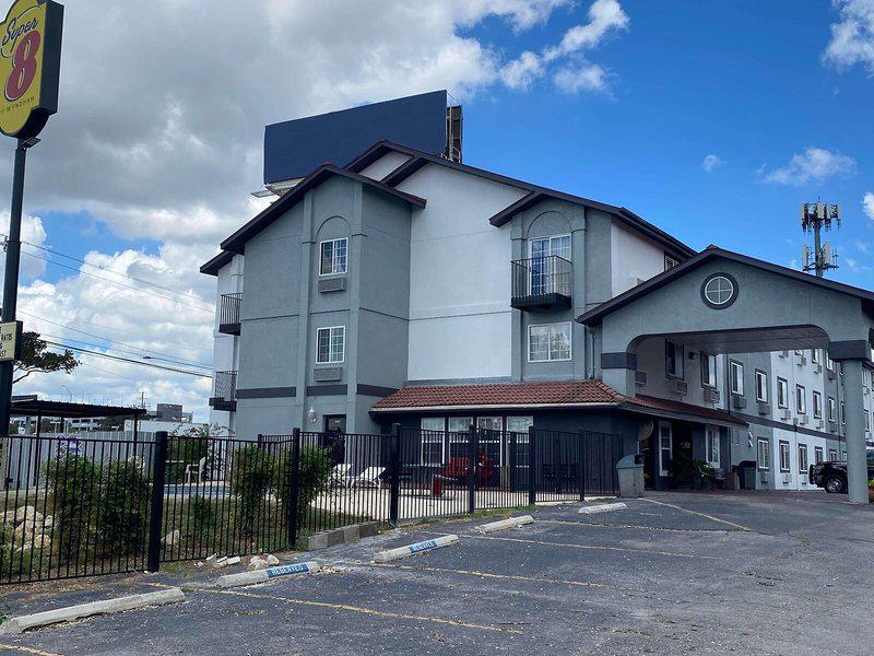 38F357E082F1390E9EE048CB3B3D045C