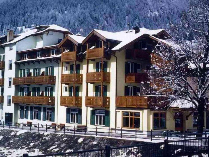 305C812D8EF70FF9A9D45A92BD26A6FE