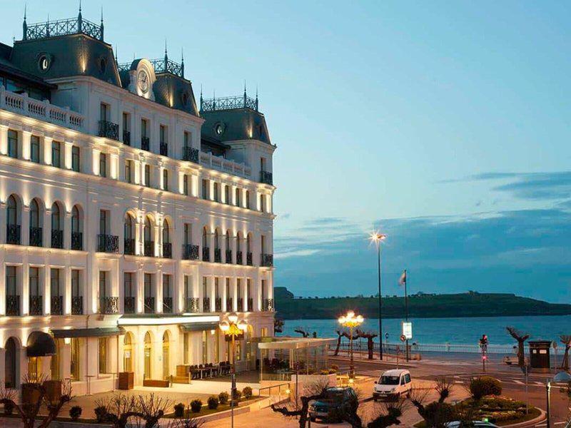 AD5AF0CE7E1424AF0E7D28F7B2A1B11D