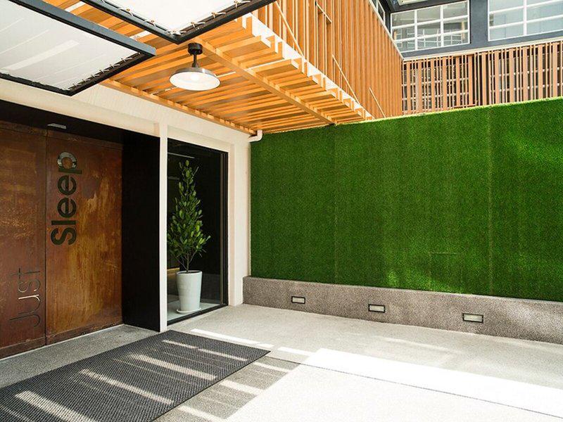 B1E5B98777E731779D4C60862DE251C4