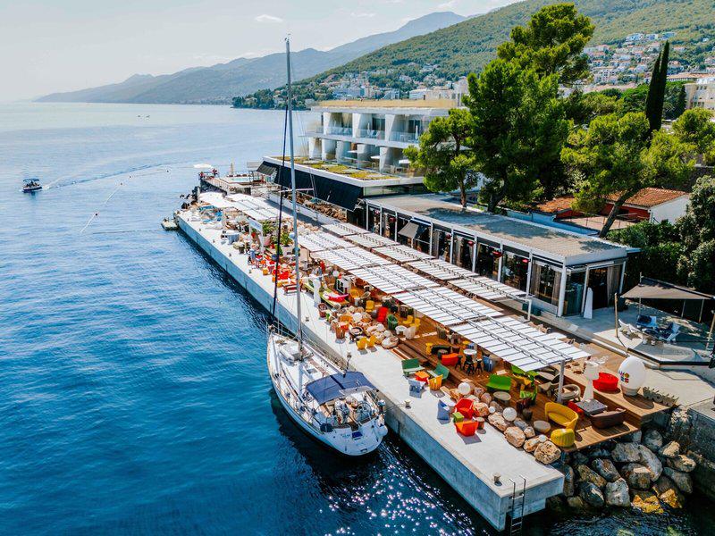 7F8FD07E1853E99EC5B234D3C85A027B