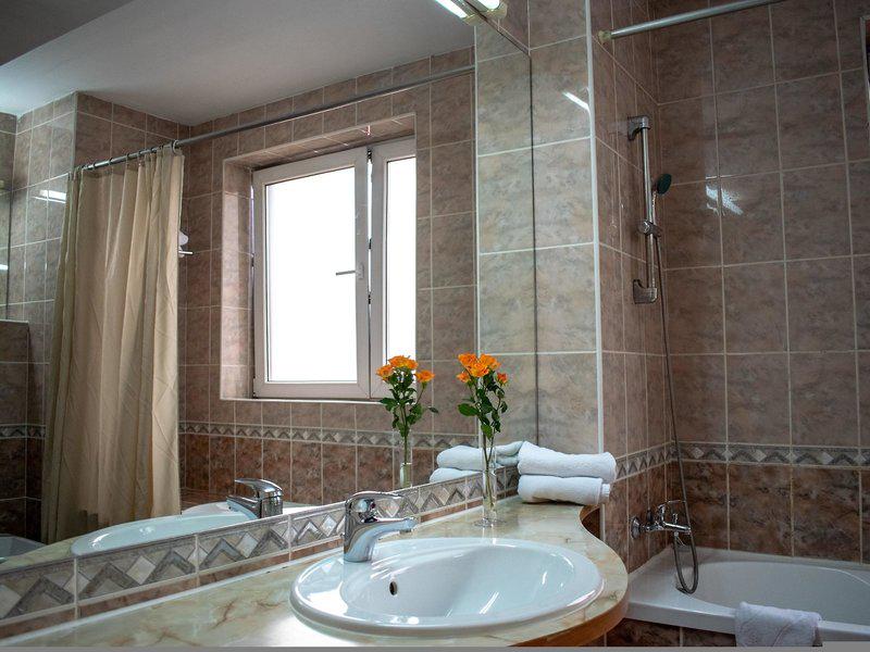 E6EB81207EE04E84BBA9238CE2CFB045