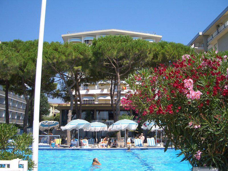 D5E9CFE68BB246BB7D5F3B2E7245D148