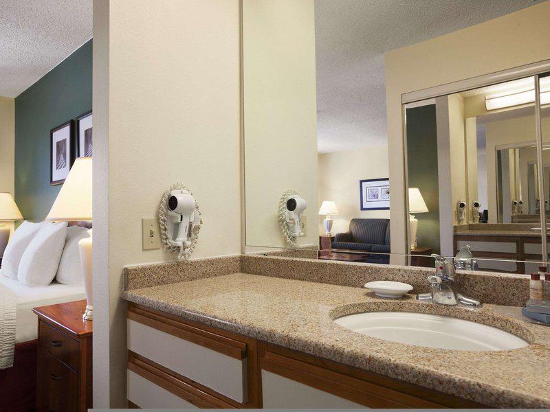 42AA8D0AC16950690A4B99199AFE8FFB