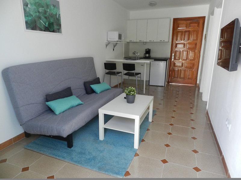 E69047D13DADACDAC1E4E1AA084A4755