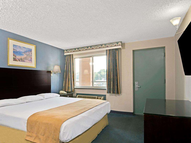 CBDC331B779F9D531C989C578C809F84